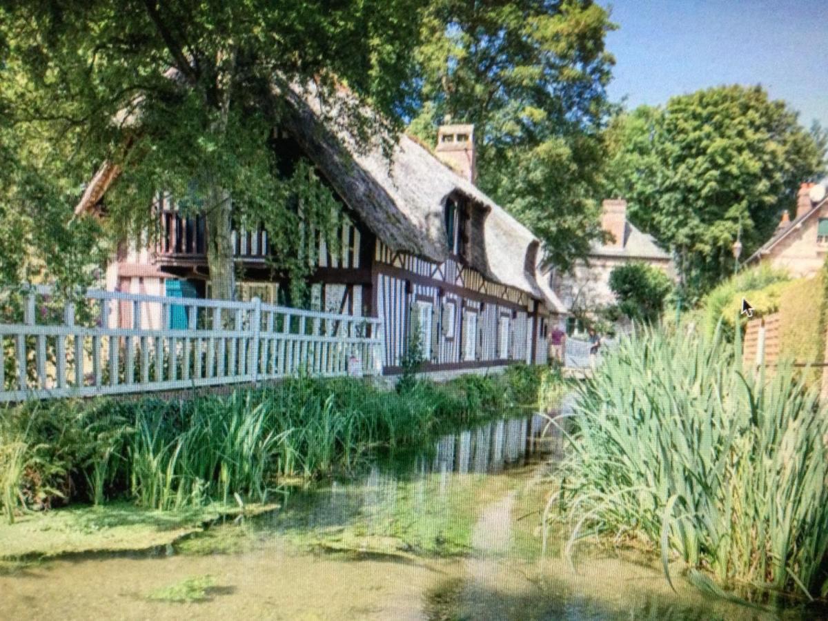 Le Clos-Masure De Beatrice Montreuil-en-Caux 外观 照片